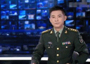 原创他是李湘初恋男友,同是一位资深主持人,上节目必穿军装,一个字帅!