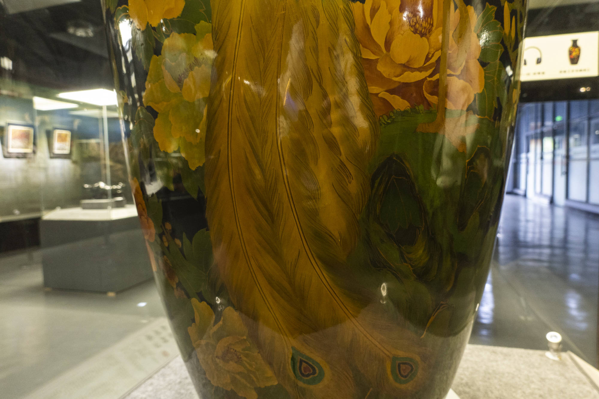 震撼世界之美，阳江漆器精美绝伦，近距离看“百鸟朝凤瓶”绝了！