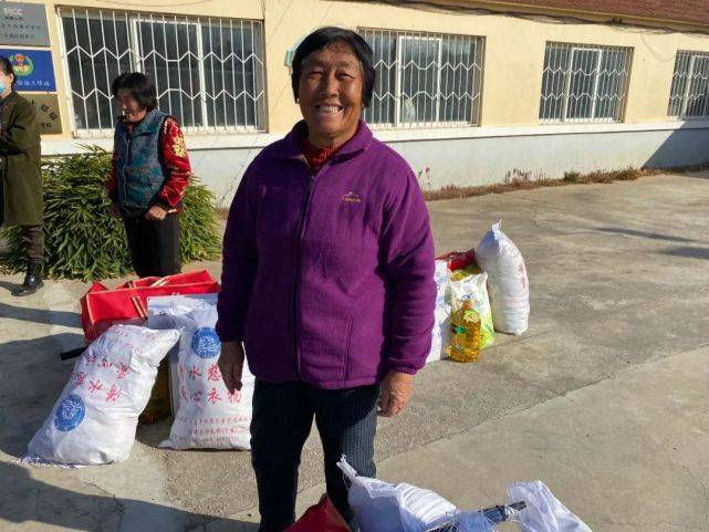 “傻”母亲拉扯智障儿子|清水慈善帮扶困难家庭