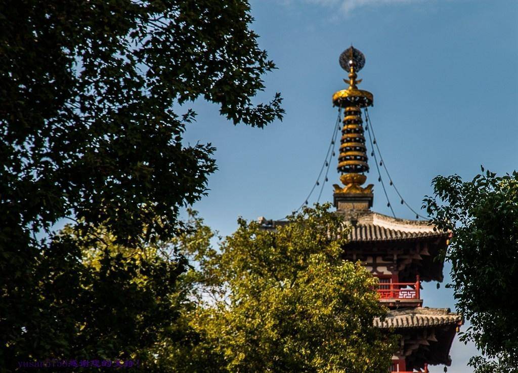 抬头寺人口_抬头望天空的图片(3)
