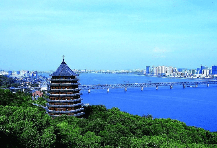 原创杭州一座五代古塔,砖雕丰富壁画精美,西湖钱塘江风景尽收眼底