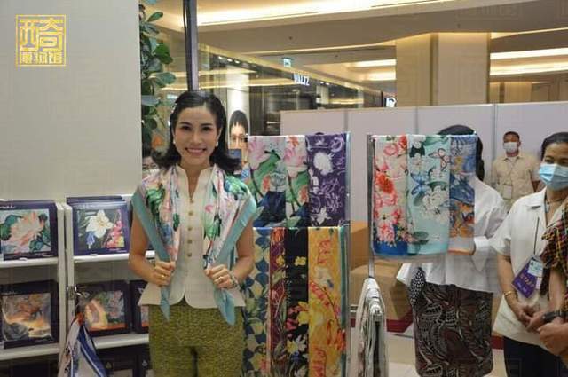 蓄长发|获准蓄发？贵妃诗妮娜成泰王后宫中唯2蓄长发女性，地位获提升