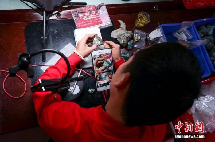 深山沟里的湖北淘宝第一村：电商年销售额破2亿