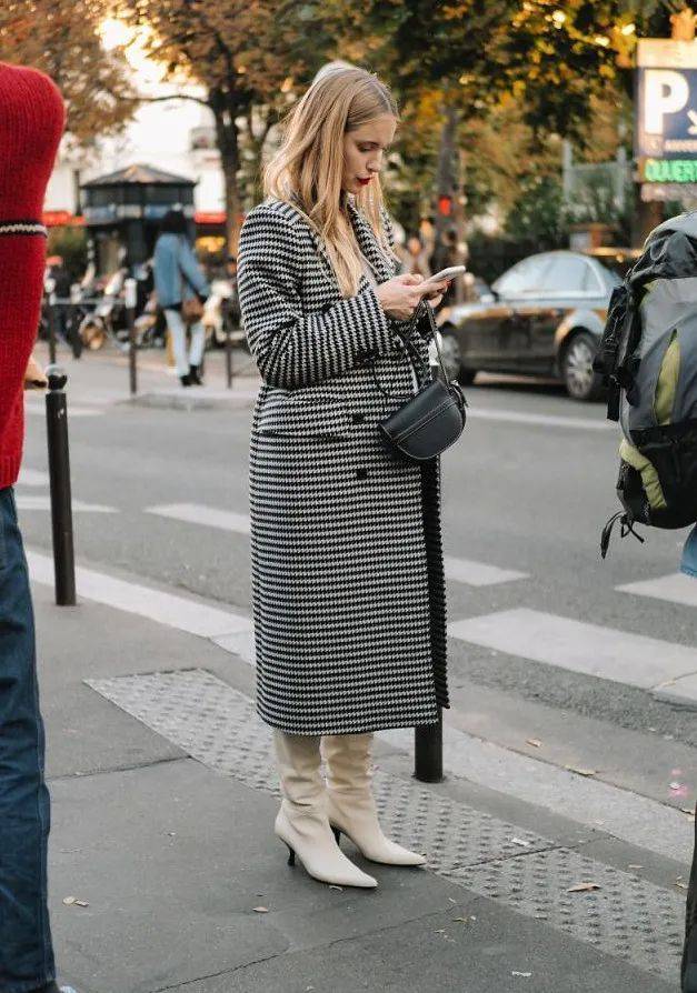 镂空马丁靴怎么搭衣服_马丁靴怎么搭配衣服女(3)