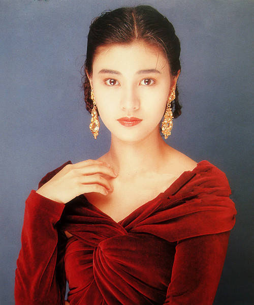 图1:李嘉欣,1970年6月20日出生于中国澳门,华语影视女演员,模特.