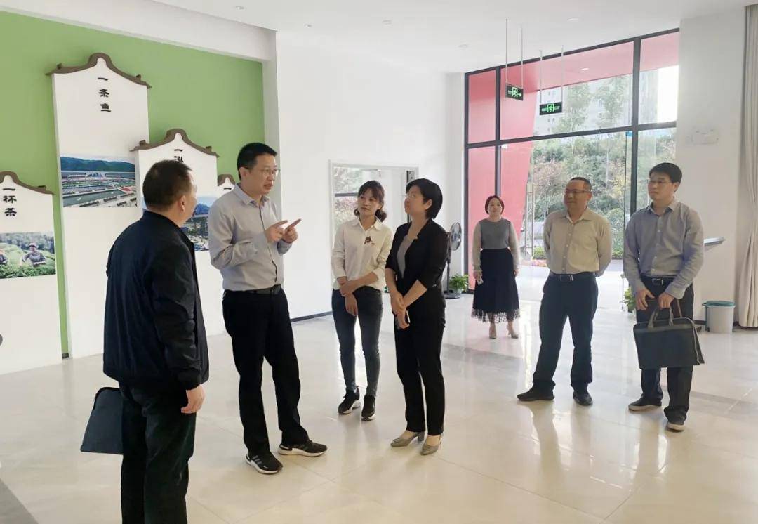 县委副书记,县长余业伟调研城市社区邻里中心建设运行