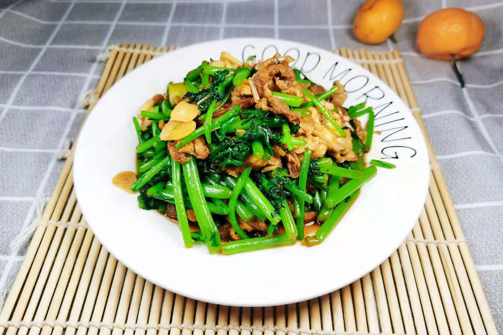 炒什么菜好吃又简单 9ad586c917f84702b58dcfd9583ab121.jpeg