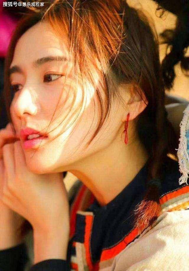 李亚鹏新恋情曝光后首现身，未见小19岁女友陪伴