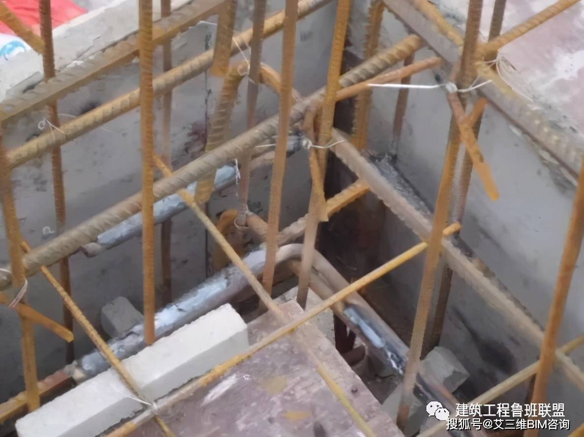 在设计上均压环可利用建筑圈梁内两条主筋,沿建筑物外沿一圈焊接成