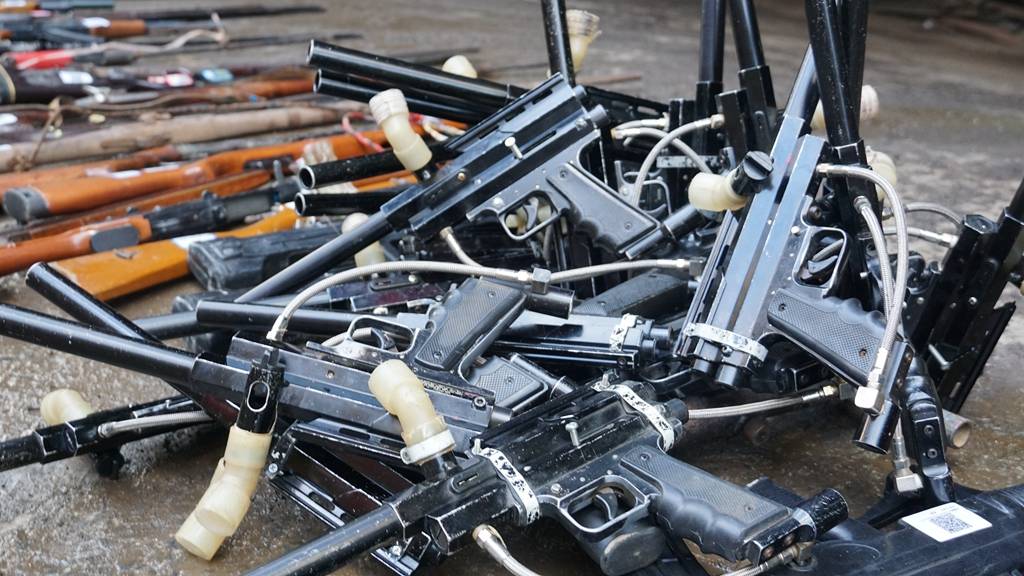 曲靖市集中销毁非法枪爆物品活动在马龙区举行