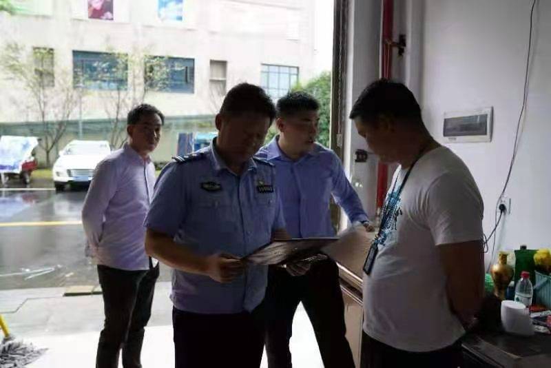 旧瓶装“新”酒 湖南常德警方摧毁一家族制售假