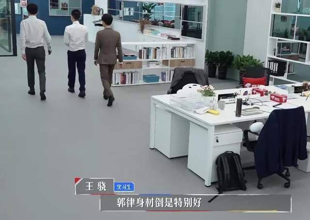 《心动offer》周深盲目夸赞显稚嫩，何炅一针见血