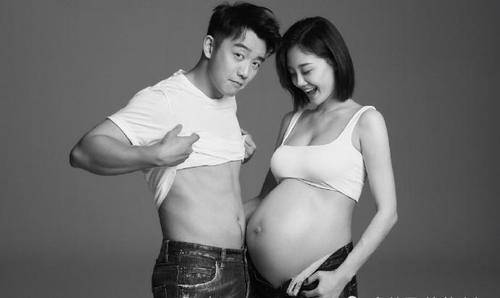 郑恺晒苗苗孕照为其庆生,首度晒小脚丫公开孩子性别