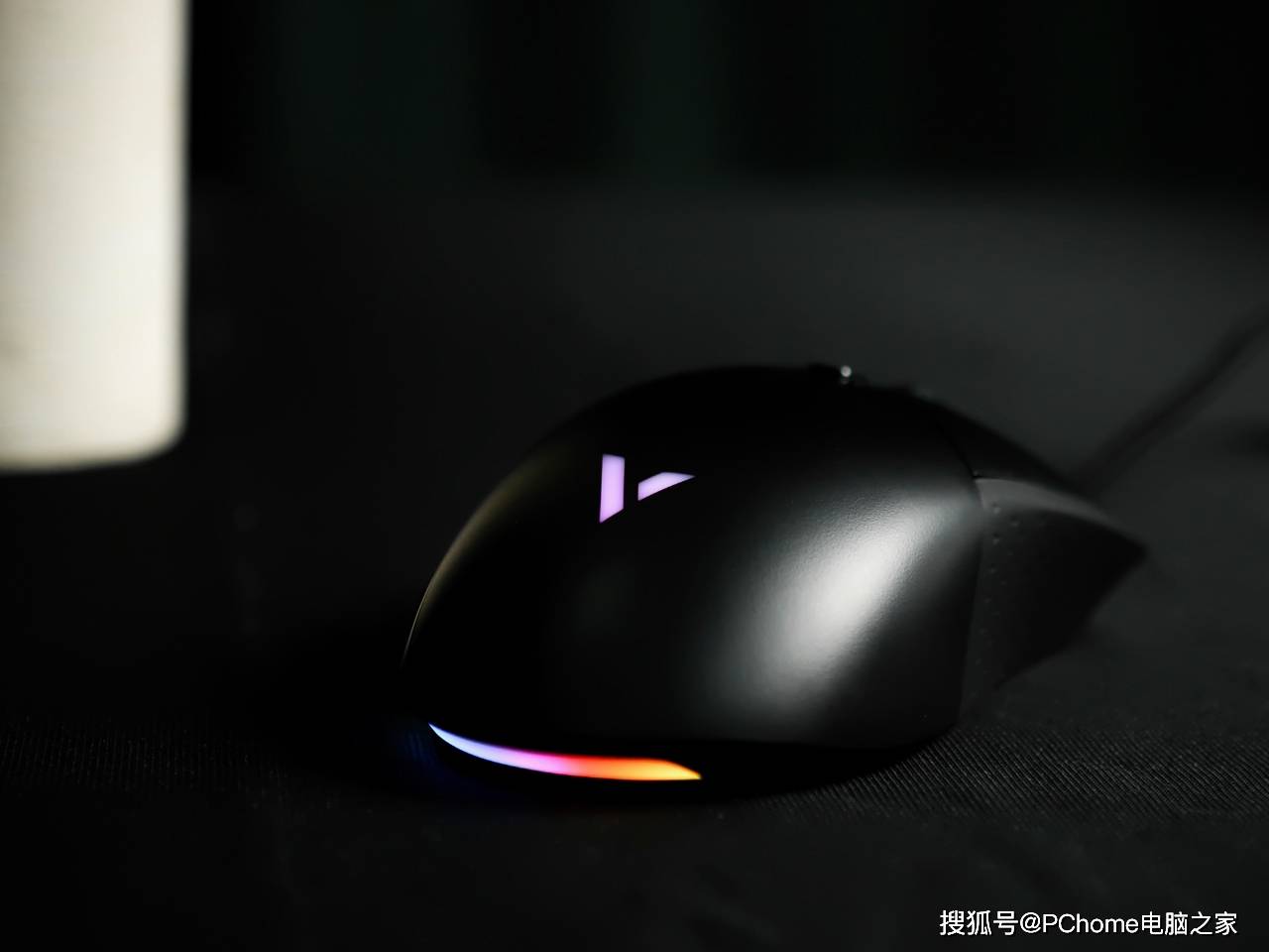 操作|硬核实力派 雷柏VT30幻彩RGB游戏鼠标评测