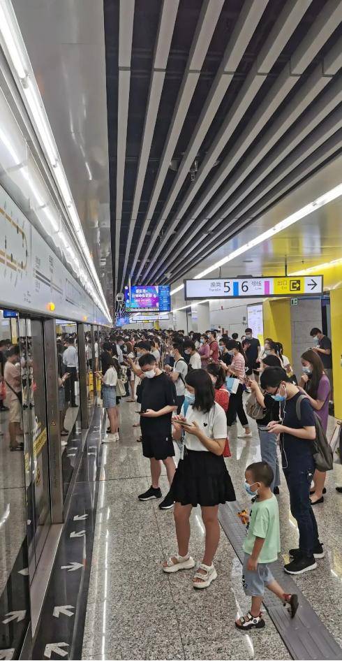 原创重庆西站即将开通地铁重庆人的期待即将实现进出站不再摸不着头脑