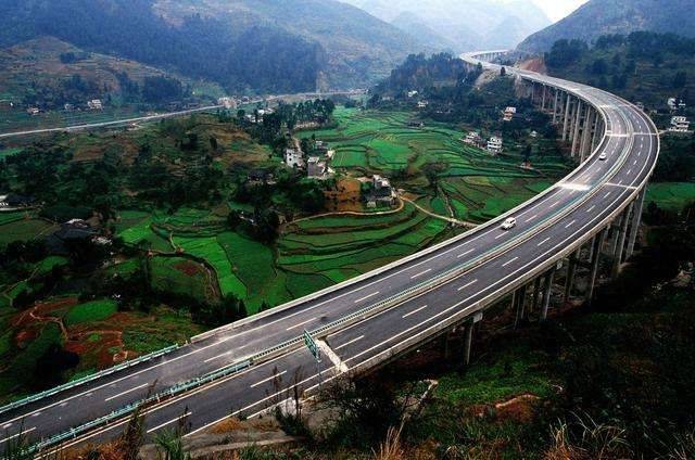 川贵gdp_中国gdp增长图