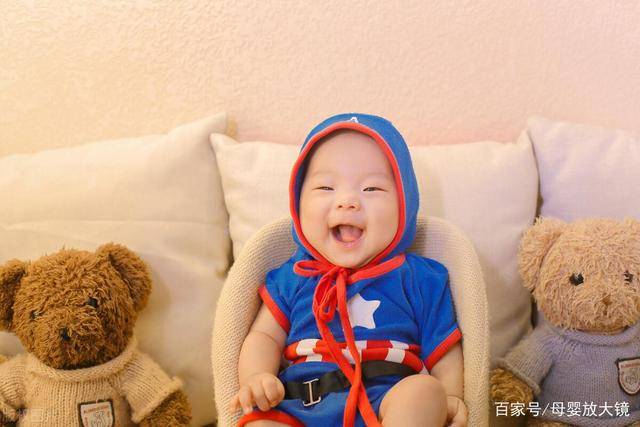 小宝宝几个月可以看到颜色 da1f270982b34ea5a027750165642e63.jpeg