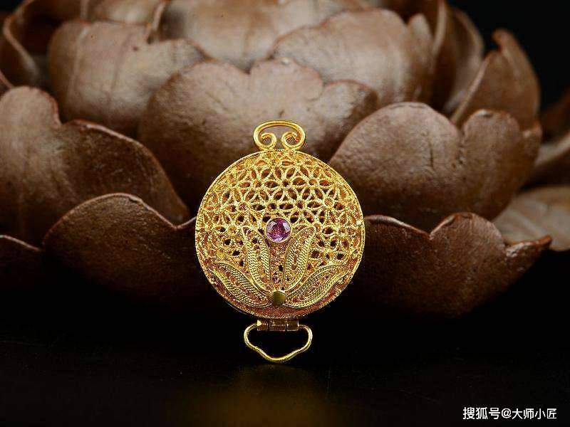 大师小匠薄如轻纱细如毫发燕京八绝之一花丝镶嵌制作技艺