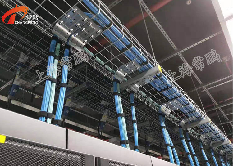 现代化综合布线工程,尤其是在数据机房建设中,网格桥架的应用尤其广