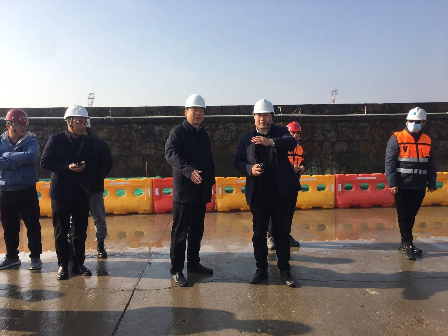 南通市城管局局长陈如海带队观摩我司人工智能型滚轴排泥式自动冲洗