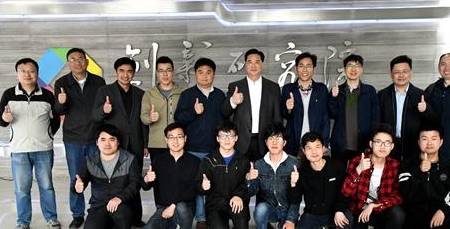 华科大的创新研究院聚集青年才俊，基础科研扩