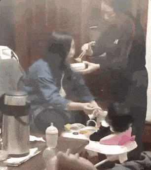 城市水深,鞋子都想漂走! 搞笑段子 1.