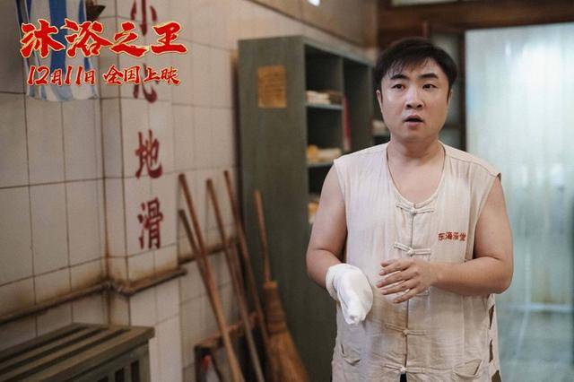 彭昱畅沐浴之王秀腹肌，旁边少女看呆了，网友