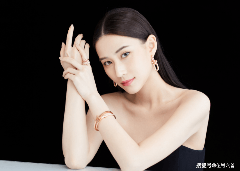 何超莲要整容了?亲自辟谣称是打针补水而已