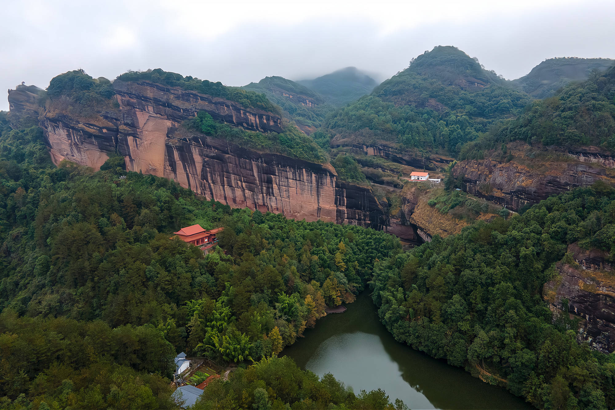 江西被忽略的名山，典型的丹霞地貌景观，苏东坡曾来此游历