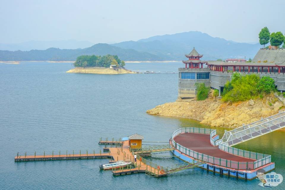 安徽相当尴尬的县城，县名与太湖同名，本地人