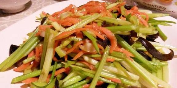 芹菜炒洋葱胡萝卜的创意做法 f7af3701438844c4904e30859647e227.jpeg