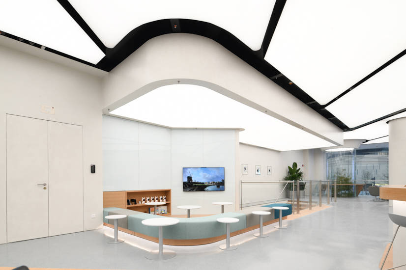 真车、熊猫、全屋智能…即将开业的华为成都旗