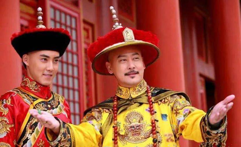 王皇帝区别 f4af24c8a577497aa6121f5dd9a2cb0f.jpeg