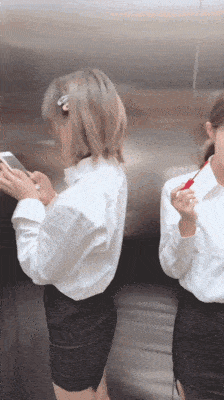 原创搞笑gif段子:妹子给我们生动了表演了什么叫不作死就不会死