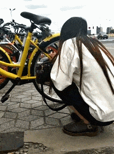 2.姑娘你回头干啥?我心里哇凉哇凉的