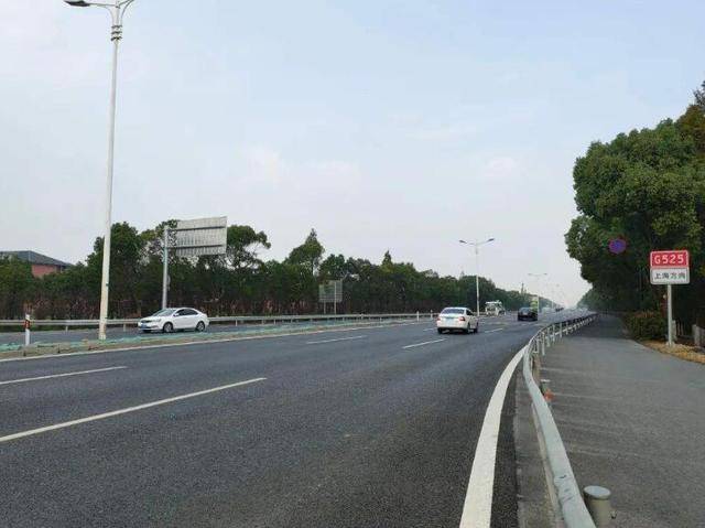 可见上图的效果图,在g525与百尺北路交叉处采用分离式立交型式,g525下
