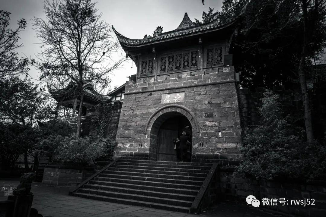 历史上的"安居八景"和"九宫十八庙"曾闻名遐迩,前来游山玩水的文人