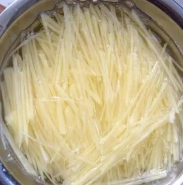 土豆丝怎么炒不生不老 b5caa031bbc748489efd5b5a523fe414.jpeg
