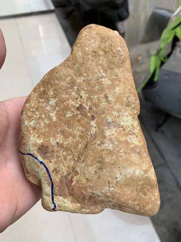 老木那杨梅皮色料皮壳紧致局部有脱沙色蟒缠绕