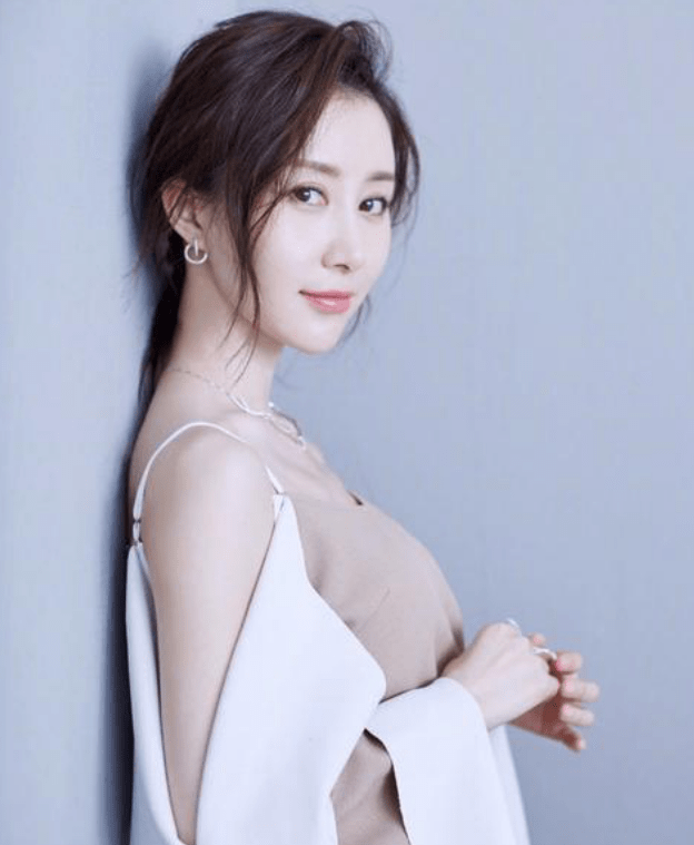 5歲爆紅成童年回憶！出道28年驚艷眾人卻零緋聞，今33歲為何淪為配角？ 娛樂八卦吃瓜 第11张