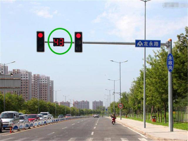 如何看交通红绿灯 39dd8bb95a9941d68a0046622555e884.jpeg