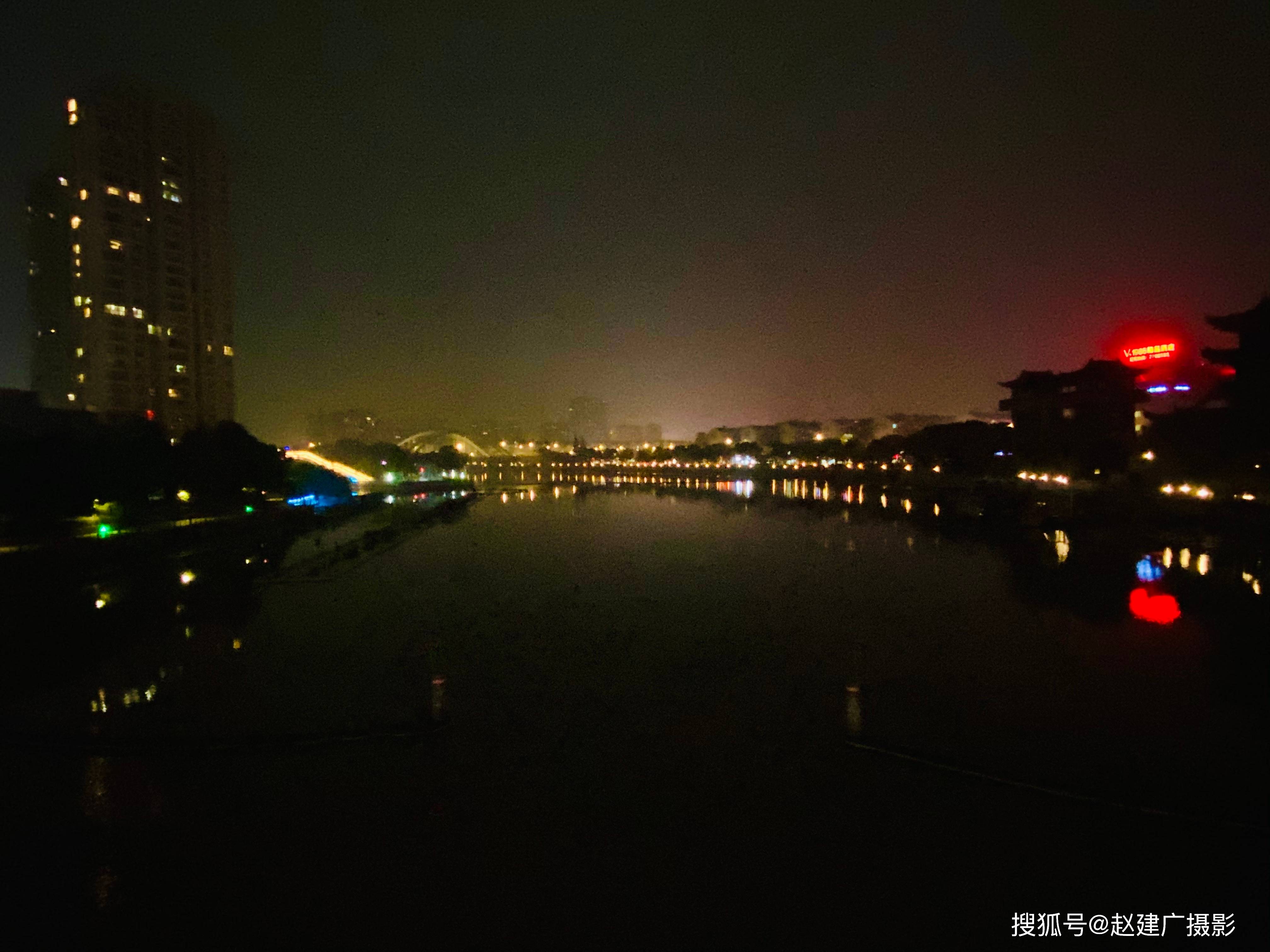 湖州河边赏夜景