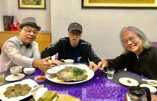吴孟达近照瘦变形！与周星驰御用导演聚餐，2道