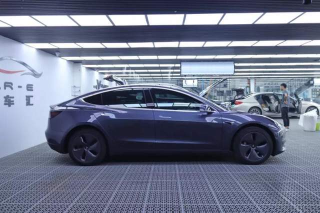 冷光银特斯拉model3精美施工罗丽普斯隐形车衣