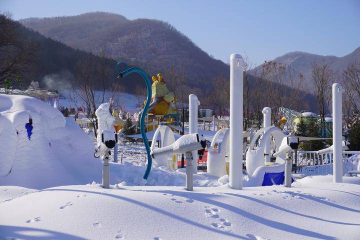 助燃冰雪嘉年华神鹿峰童话雪世界盛大开启