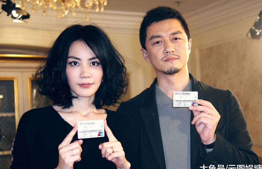 原创50岁王菲近照曝光,丸子头紧身衣健身房挥汗,网友直呼:身材太好