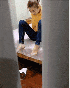 搞笑gif段子:今天不出门