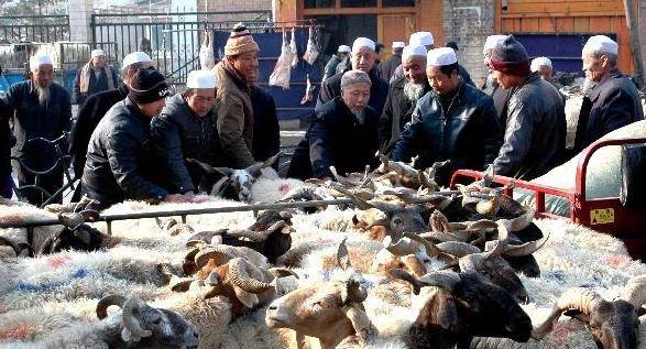 新疆古尔邦节这样过:买羊肉,炸馓子,邀请亲朋好友来做客