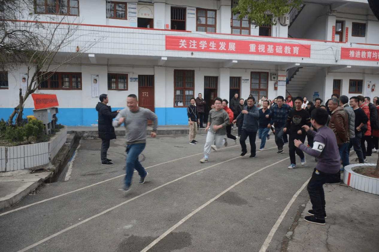 新宁回龙寺镇有多少人口_新宁回龙诗刘陀华图片(2)