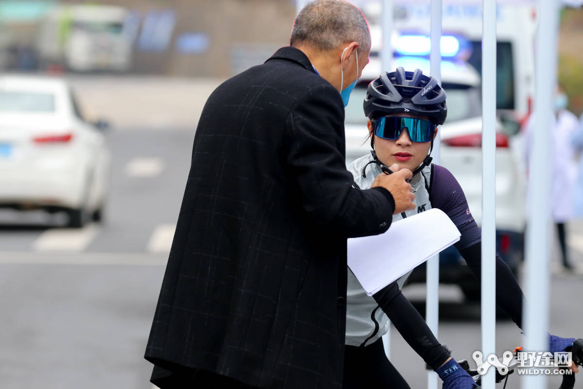 死飞排行_8名“死飞少年”凌晨“起飞”,结果全部被女司机撞死,最新庭审结...